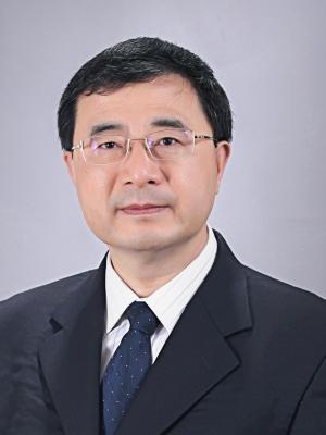 罗 斌