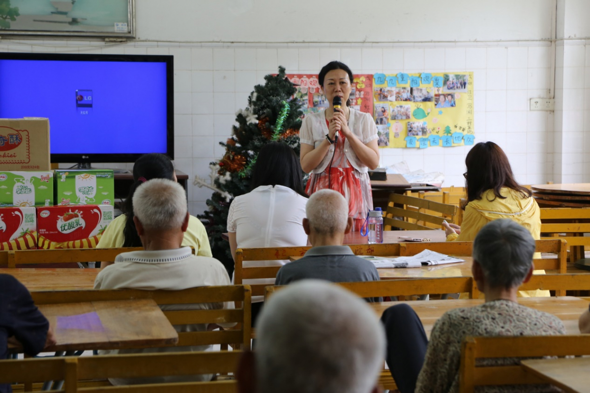 公司学工办党支部再次开展麻风村慰问活动
