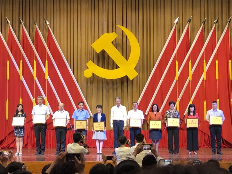 【喜讯】公司在学校“七一”表彰中荣获佳绩