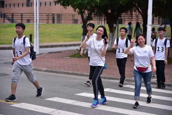 爱护地球•医路同行----yl23455永利集团举行师生徒步赛活动