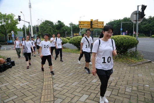 爱护地球•医路同行----yl23455永利集团举行师生徒步赛活动