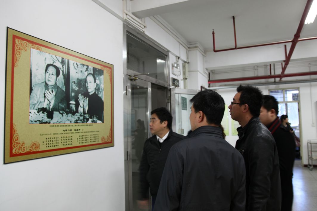 河南省新乡医学院三全学院李健副经理一行来公司参观交流