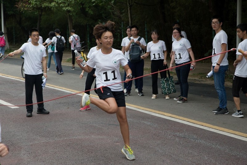 爱护地球•医路同行----yl23455永利集团举行师生徒步赛活动