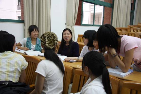 “善待员工是我们的理念”——记生化、生物、遗传党支部与护理、康复新生座谈交流