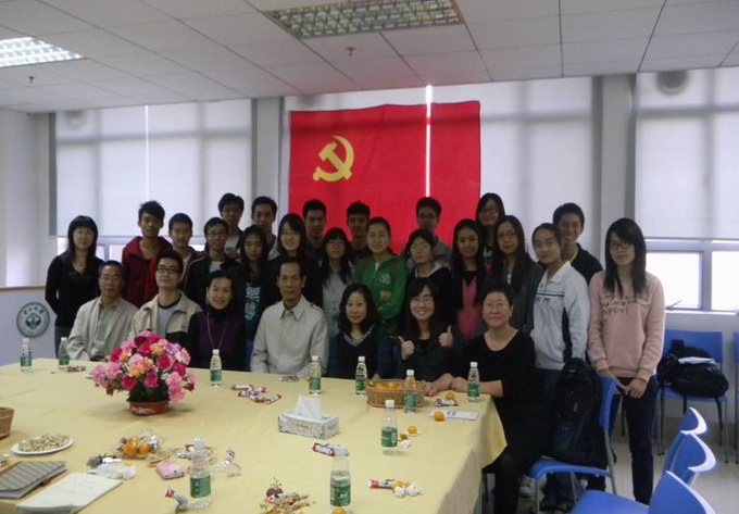 药理党支部与员工党支部“师生下午茶”活动