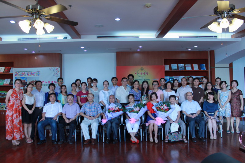 公司举行夏季退休同事欢送会