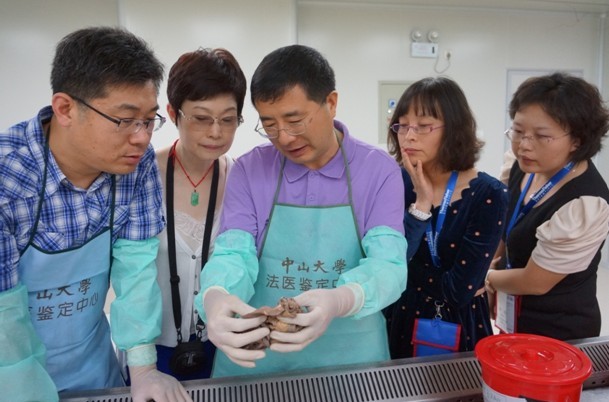 多位病理学专家莅临公司法医鉴定中心参观考察