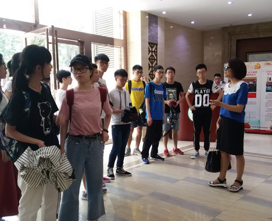 【师生党员下午茶】2017级长学制员工参观医学实验教学中心