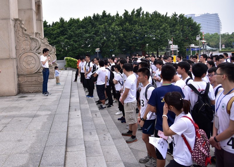爱护地球•医路同行----yl23455永利集团举行师生徒步赛活动