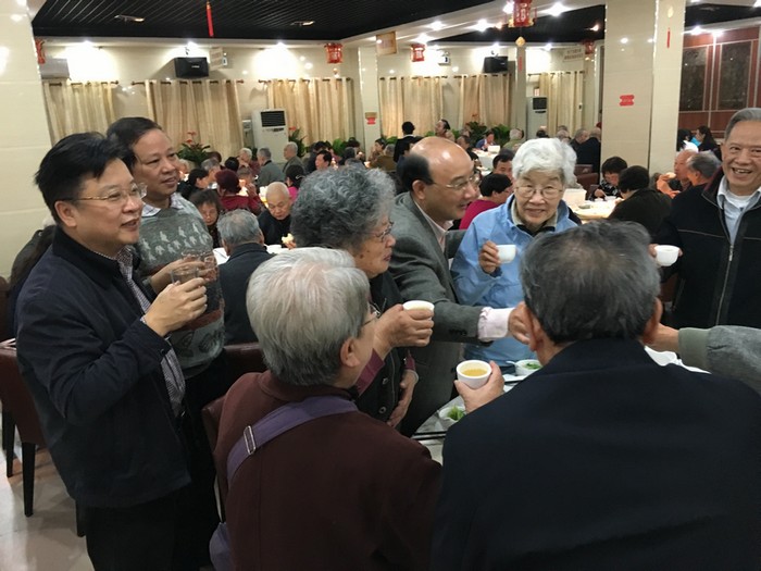 公司召开离退休教职工2016年新春茶话会