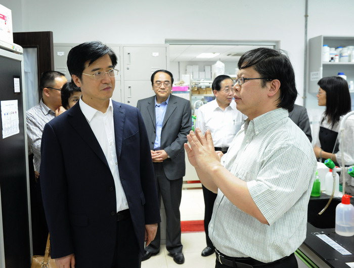 教育部党组副书记、副部长杜玉波一行来公司考察