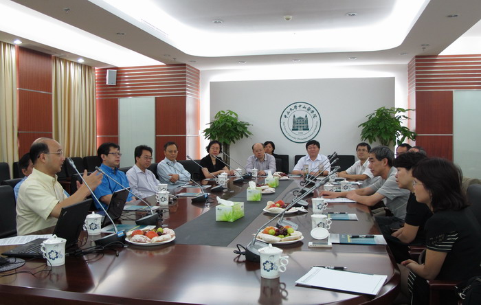 科技部基础司崔拓副司长考察公司热带病防治教育部重点实验室