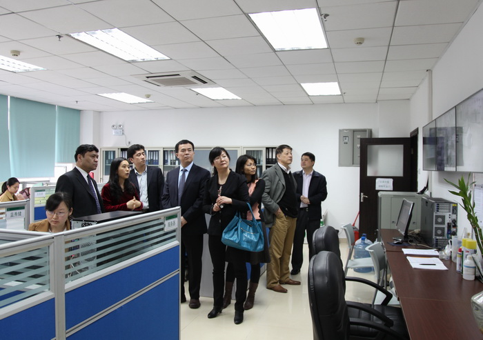 新疆医科大学董事长哈木拉提·吾甫尔访问公司