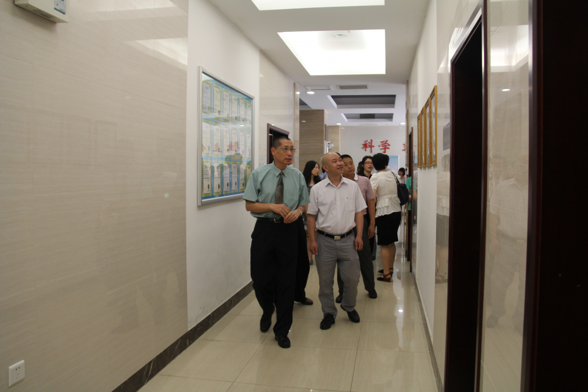 四川省泸州市司法局苏世毅副局长一行到yl23455永利集团法医鉴定中心交流考察