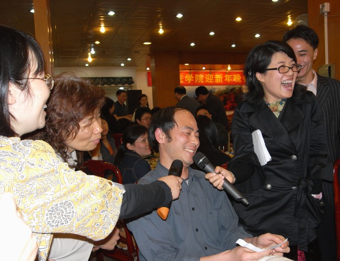公司举行迎新晚宴
