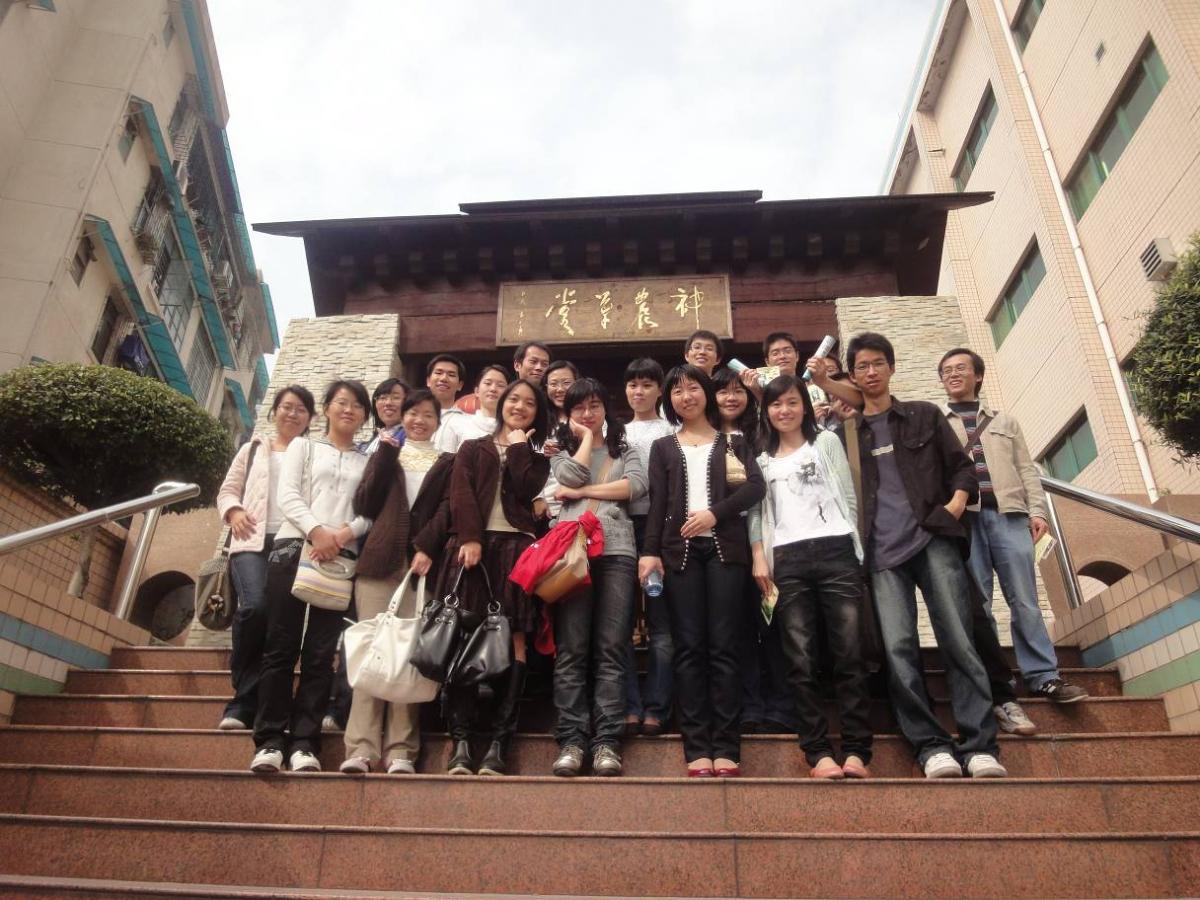 “用创新托起民族中药的明天”——暨yl23455永利集团 2009级研究生第二党支部参观白云山和记黄埔中药厂